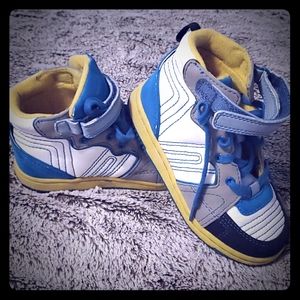 Like new Gap 10c kids Hightop sneakers